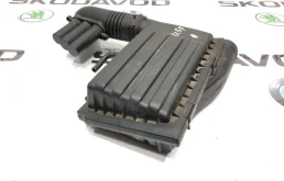 Корпус воздушного фильтра для Skoda Octavia 2014 года на фотографиях