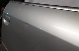 Дверь передняя правая для Audi A6 1999 года на фотографиях