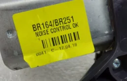 Мотор стеклоочистителя для Mercedes-Benz M class 2007 года на фотографиях