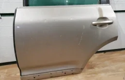 Дверь задняя левая для Volkswagen Touareg 2009 года на фотографиях