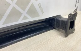 Усилитель заднего бампера для Skoda Octavia 2017 года на фотографиях