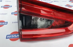 Фонарь внутренний левый для Nissan Qashqai 2018 года на фотографиях
