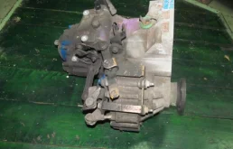 МКПП для Volkswagen Golf 2003 года на фотографиях