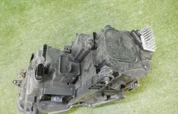 Фара правая для Volkswagen Tiguan 2016 года на фотографиях