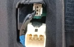 Фонарь внешний левый для Toyota Land Cruiser 2008 года на фотографиях