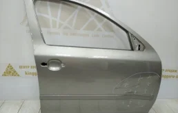 Дверь передняя правая для Skoda Octavia 2008 года на фотографиях