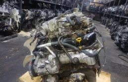 Двигатель для Nissan Pathfinder 2000 года на фотографиях