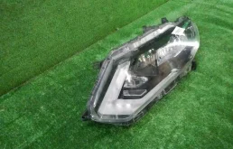 Фара левая для Nissan X-Trail 2018 года на фотографиях