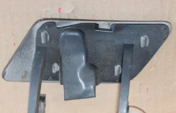 Крышка форсунки фароомывателя правая для Mercedes-Benz S class 2008 года на фотографиях