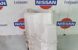 Бачок омывателя для Nissan X-Trail 2022 года на фотографиях