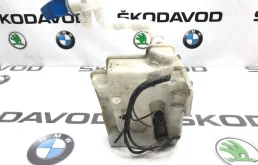 Бачок стеклоомывателя передний для Skoda Octavia 2010 года на фотографиях