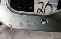 Петля капота левая для Hyundai Tucson 2008 года на фотографиях