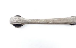 Рычаг передний правый нижний для Audi A6 2010 года на фотографиях