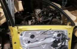 Дверь передняя левая для Volkswagen Passat 2001 года на фотографиях