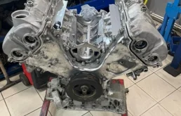 Двигатель без навесного для Porsche Macan 2023 года на фотографиях