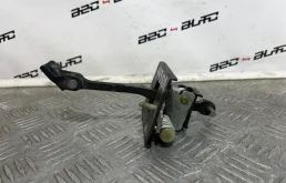 Ограничитель двери задний левый для Citroen C4 2010 года на фотографиях