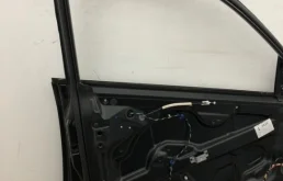 Дверь передняя левая для Volkswagen Touareg 2003 года на фотографиях