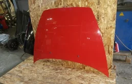 Капот для Volvo S40 2007 года на фотографиях