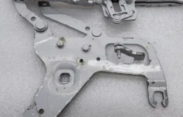 Петля капота левая для BMW X5 на фотографиях