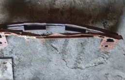 Усилитель переднего бампера для Hyundai Tucson 2004 года на фотографиях