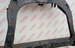 Подрамник двигателя для Nissan Teana 2013 года на фотографиях