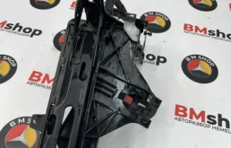 Кронштейн левой фары нижний для BMW 5er 2010 года на фотографиях