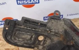 Подкрылок передний левый для Nissan X-Trail 2004 года на фотографиях