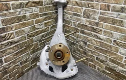 Кулак поворотный левый для Porsche Macan на фотографиях