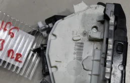 Уплотнитель передней правой двери для Volkswagen Jetta на фотографиях