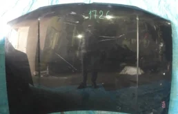 Капот для Volkswagen Jetta 2004 года на фотографиях