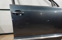 Дверь передняя правая для Volkswagen Touareg 2005 года на фотографиях