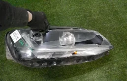 Фара правая для Volkswagen Jetta 2015 года на фотографиях