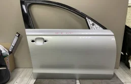 Дверь передняя правая для Audi A6 2012 года на фотографиях