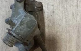 Суппорт задний правый для Ford Focus 2013 года на фотографиях