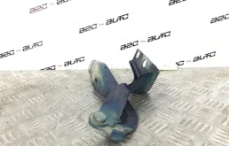 Петля капота левая для Peugeot 308 2010 года на фотографиях