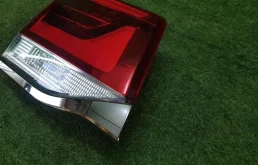 Фонарь внутренний левый для Toyota Land Cruiser 2021 года на фотографиях