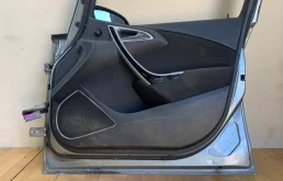 Дверь передняя правая для Opel Astra 2015 года на фотографиях