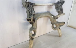 Подрамник двигателя для BMW 5er 2013 года на фотографиях