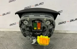 Подушка безопасности водителя для Volkswagen Passat 2010 года на фотографиях