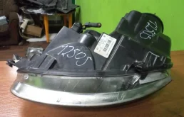 Фара ксенон левая для Volkswagen Jetta 2009 года на фотографиях