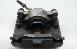 Суппорт передний левый для Audi A6 2015 года на фотографиях