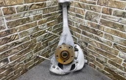 Кулак поворотный левый для Porsche Macan на фотографиях