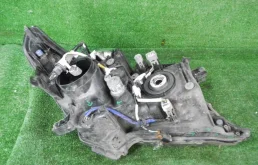 Фара левая для Toyota Land Cruiser 2014 года на фотографиях