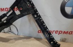 Кронштейн заднего бампера левый для Mercedes-Benz C class 2020 года на фотографиях