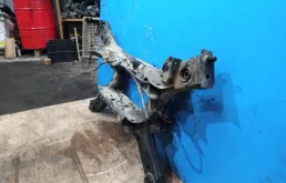 Подрамник двигателя для Nissan Murano 2002 года на фотографиях