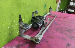 Мотор стеклоочистителя для Volkswagen Tiguan 2015 года на фотографиях