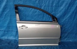 Дверь передняя правая для Toyota Avensis 2008 года на фотографиях