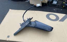 Стекла и зеркала для Volvo S40 2002 года на фотографиях