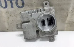 Блок розжига ксенона для Volkswagen Tiguan 2010 года на фотографиях