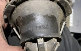 Подушка двигателя передняя левая нижняя для Volvo XC90 на фотографиях